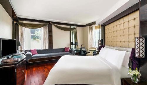 Junior Suite, King Bed with Lounge Access, Breakfast, Hi-tea, Cocktail Hours, Meeting Room access for an Hour, Airport Transfers (T1 & T2)
