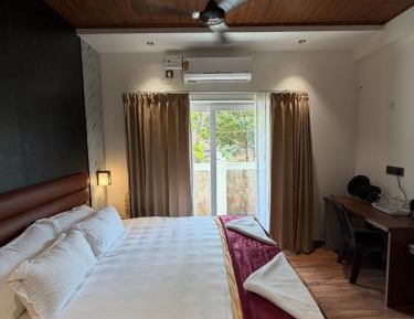Queen Room with Garden View