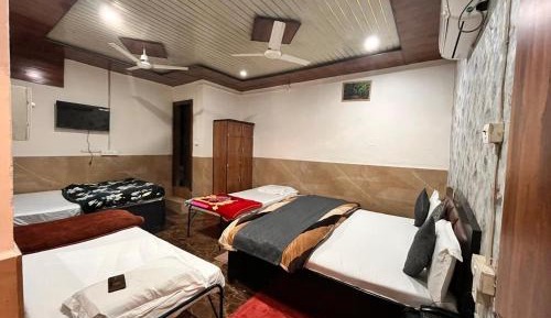 6-Bed Mixed Dormitory Room
