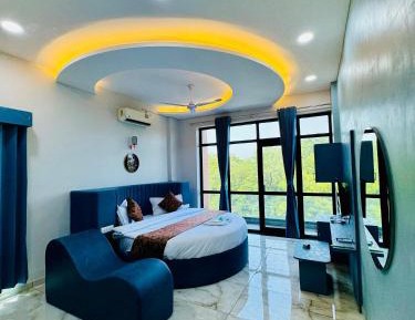 Suite with City View