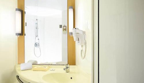 Day Use Room (Book latest by 4 pm anytime between 9 am - 7pm for max 6 hours same day check in/out)