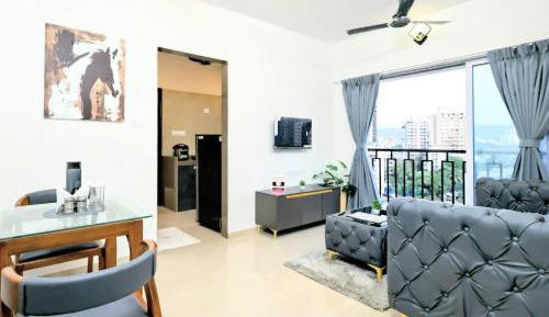 One-Bedroom Apartment with City View