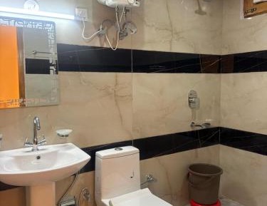 Deluxe Double Room (2 Adults + 1 Child)
