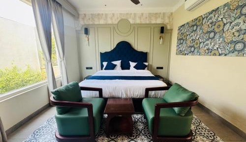 Suite with Pool View