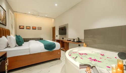 Suite with Hot Tub