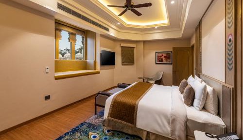 Royal Place Suite with Living Room and Kitchenette