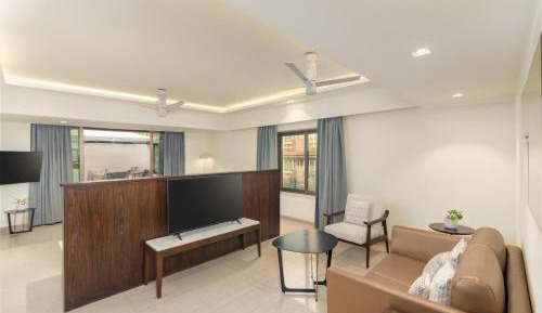 Junior Suite Pool View and Balcony - 20% Discount on Food & Beverage, 15% Discount on SPA & Laundry+ flexible Check-in & Check-out