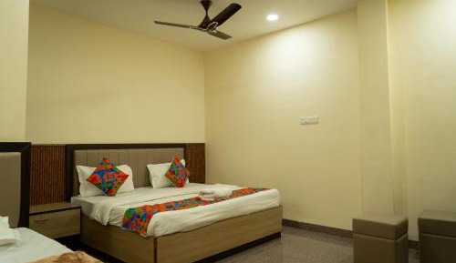 Deluxe Room (2 Adults + 1 Child)