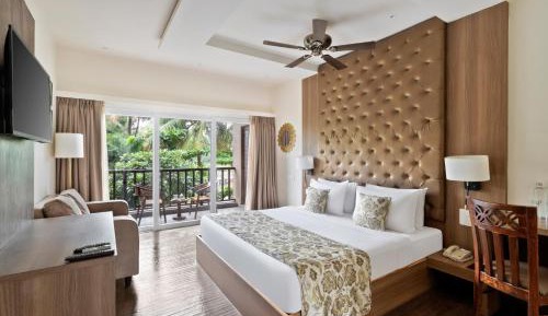 Luxury Room with Garden View with Balcony (with complimentary Kayaking and 20% off on Massage session) - Happy Hours (2+1) from 11 am to 8 pm on selected brands