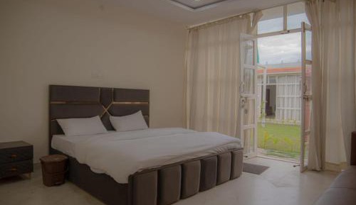 Deluxe Double Room (2 Adults + 1 Child)