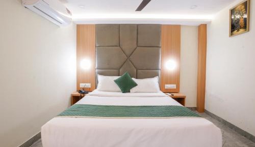 Deluxe Double Room (2 Adults + 1 Child)