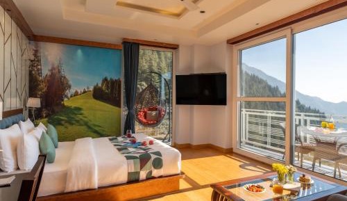 Superior Room With Balcony and Bathtub (Garden View)