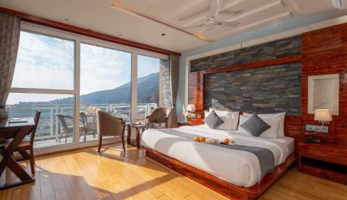 King Room With Balcony and Bathtub (Valley View)