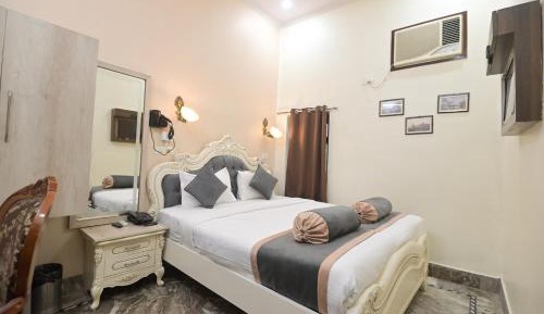 Economy Double Room with 10% discount on food, beverages, carriage/cart ride and one way airport transfer