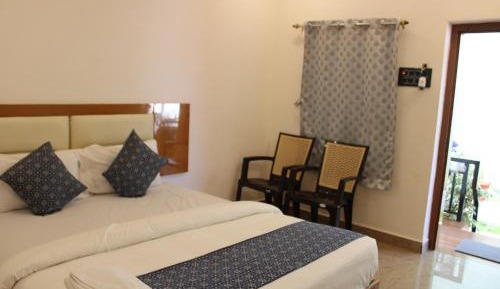 Deluxe Double Room (2 Adults + 1 Child)