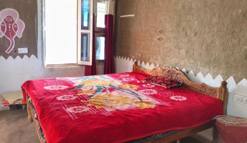 Deluxe Room (2 Adults + 1 Child)