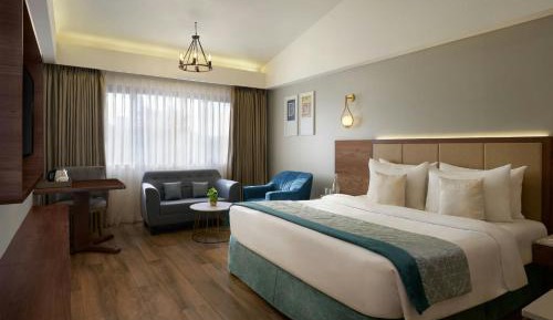Fern Classic King Room with Pool View