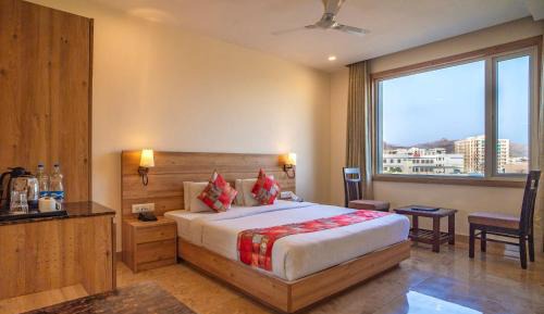 Superior King Room: 10% off on Sightseeing Tour, Early Check-In upto 3 hours  and  Free Late check-out (Subject to Availability) 