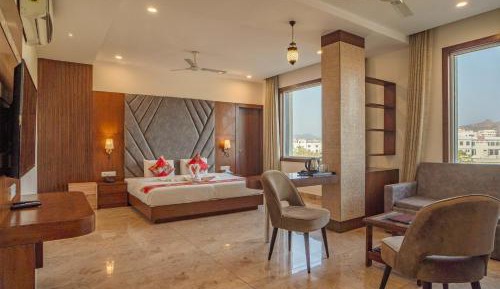 King Studio with Sofa Bed: 10% off on Sightseeing Tour, Early Check-In upto 3 hours  and  Free Late check-out (Subject to Availability) 
