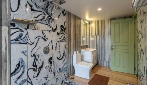 Tree House AC with Complimentary Adventure Activities and 100 Spread Breakfast