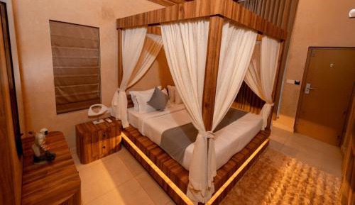 Caddie - Family Private Pool AC Villa with Balcony