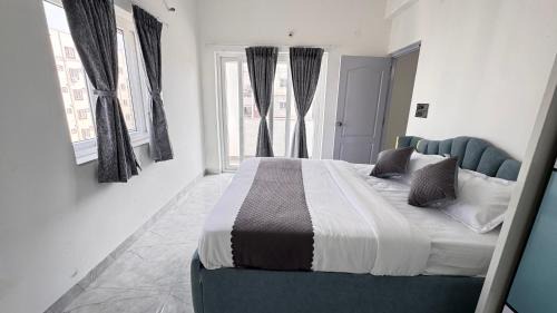 Two-Bedroom Apartment with Balcony