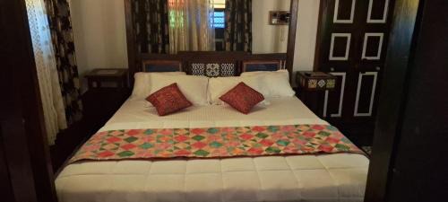Deluxe Double Room (2 Adults + 1 Child)