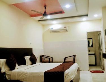 Deluxe Double Room (2 Adults + 1 Child)