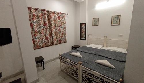 Deluxe Room AC