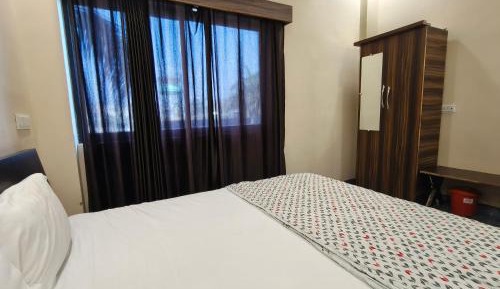 Deluxe Double Room (2 Adults + 1 Child)