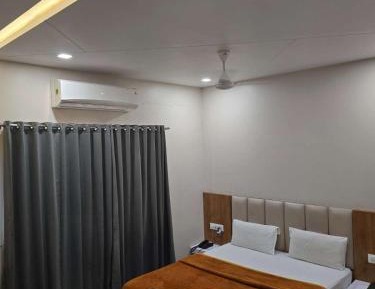 Deluxe Double Room (2 Adults + 1 Child)