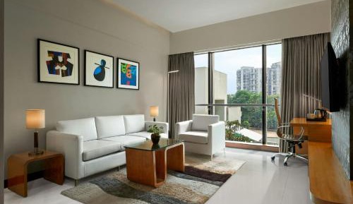 Hazel King Suite with City View