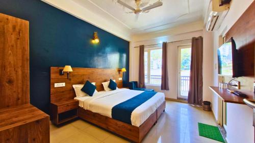 King Room with Mountain View