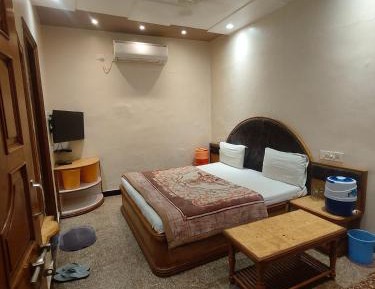 Deluxe Double Room (2 Adults + 1 Child)