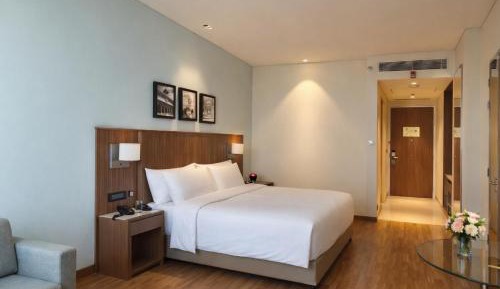 Deluxe King Room with City View, 20% Discount on Food & Soft Beverages and Laundry