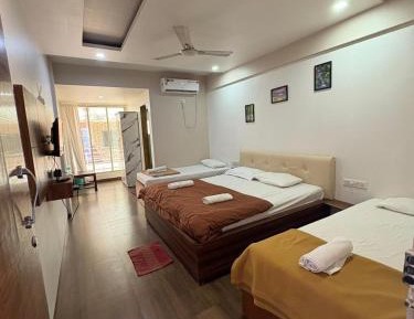 Deluxe Room (2 Adults + 1 Child)