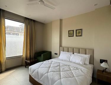 Superior King Suite