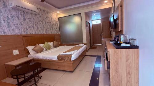 Deluxe King Room