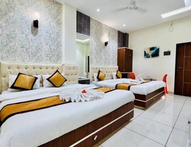 Deluxe Family Room