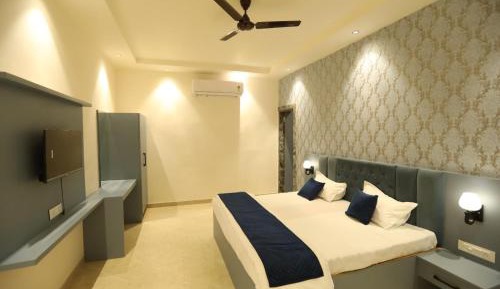 King Room with Pool View