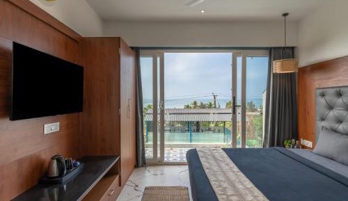 Deluxe Double Room with Balcony and Sea View