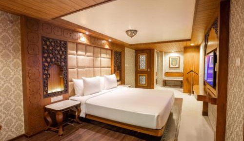 One-Bedroom Suite: 10% off on Food & Soft Beverages,Up to 20% off on SPA,02 Pints Beer, special kids welcome/in room amenities, Complimentary INR 500 Credit on F&Soft Beverage with min spend of 2000 INR(once per stay (per room))