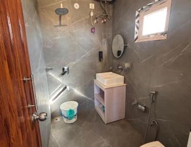 Deluxe Double Room (2 Adults + 1 Child)