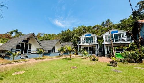 Villa with Garden View