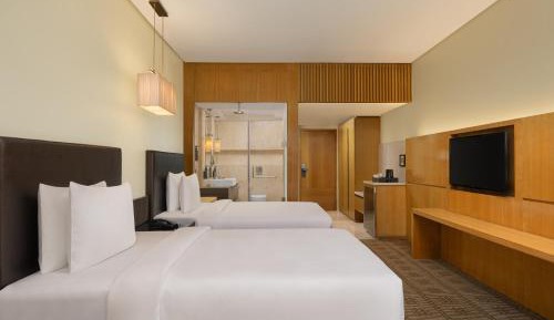 Deluxe Double or Twin Room with 20% Discount on Buffet Meal and Bar36