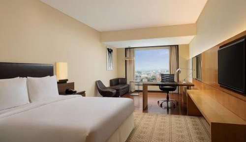 Concierge Level, Guest Room, King with 20% Discount on Buffet Meal and Bar36