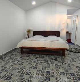Deluxe Double Room with Side Sea View