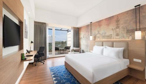 Privilege King Room with One way airport transfer, unlimited IMFL from 6–8 pm at Lvell7 | 25% discount on F&B, Laundry and Transport