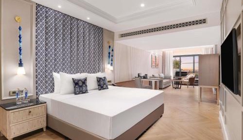 Club Room with Balcony, bathtub and private plunge Pool - Beer Bucket 4 on arrival, INR 1000 SPA Credit, 15% Discount on Food & Beverages