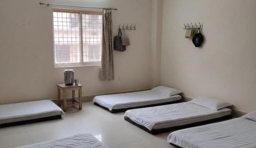 Single Bed in Mixed Dormitory Room
